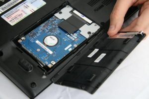 Замена жесткого диска на ноутбуке в Москве